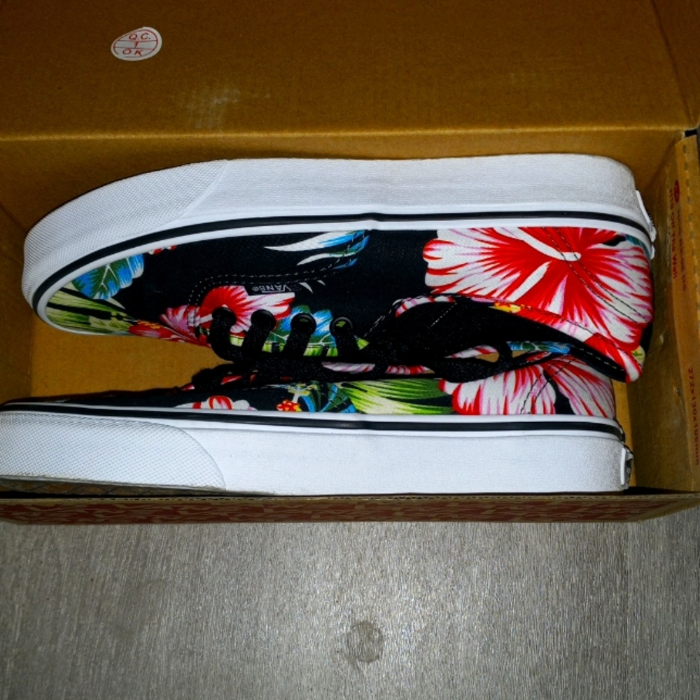 Hawaiian floral black vans